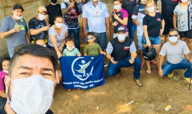 Grupo Turma do Bem entrega cestas básicas para famílias carentes de Aparecida de Goiânia