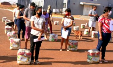 PREFEITURA ENTREGA CESTAS BÁSICAS PARA MORADORES DO PARQUE SERRA BRANCA