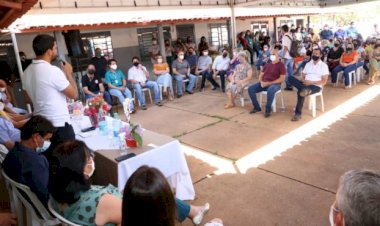 MARDEN JÚNIOR ENTREGA TITULARIDADES DE PROGRESSÕES A SERVIDORES DA EDUCAÇÃO