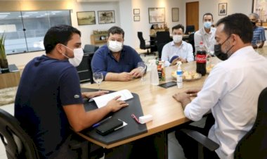 MARDEN JÚNIOR APRESENTA AO IPHAN PRIMEIRA OBRA DO PROJETO POESIA NOS MUROS