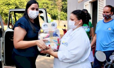 GABRIELA ALVES PROMOVE ENTREGA DE CESTAS DE ALIMENTOS A MORADORES E SERVIDORES MUNICIPAIS DE BAIXA RENDA