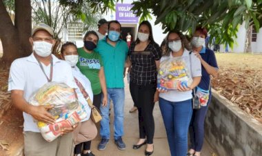 GABRIELA ALVES PROMOVE ENTREGA DE CESTAS BÁSICAS A SERVIDORES DA VIGILÂNCIA EM SAÚDE DE TRINDADE