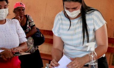 GABRIELA ALVES ENTREGA CESTAS BÁSICAS E LEVA ATENDIMENTOS PARA MORADORES DO SETOR DONA IRIS I