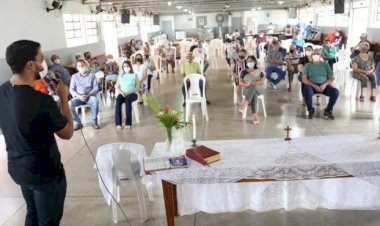 MARDEN JÚNIOR PARTICIPA DE MISSA EM HOMENAGEM AOS MORADORES DO VILA VIDA