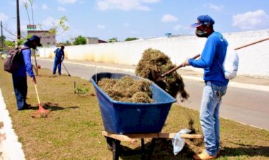 EQUIPES DA PREFEITURA FAZEM ROÇAGEM E RASTELO EM RUAS E AVENIDAS DE TRÊS BAIRROS DE TRINDADE