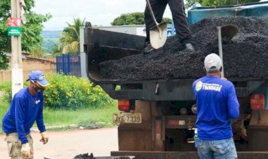 PREFEITURA DE TRINDADE RETOMA SERVIÇOS DE ROÇAGEM E TAPA-BURACOS NOS BAIRROS DE TRINDADE