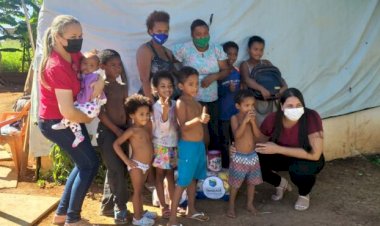 GABRIELA ALVES ORGANIZA AÇÃO SOCIAL PARA LEVAR ALIMENTOS EM RESIDÊNCIAS DE FAMÍLIAS VULNERÁVEIS DO SOLAR SÃO FRANCISCO, NA REGIÃO LESTE DE TRINDADE