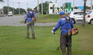POR DETERMINAÇÃO DO PREFEITO MARDEN JÚNIOR, EM CINCO DIAS, EQUIPES DA PREFEITURA ATUARAM EM OITO BAIRROS E NO DISTRITO DE SANTA MARIA FAZENDO SERVIÇOS EM LOTES, RUAS E AVENIDAS