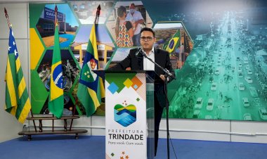 COLÓQUIO DO SECRETÁRIO DE INDÚSTRIA, COMÉRCIO E SERVIÇOS DE TRINDADE, GUSTAVO QUEIRÓZ REÚNE REPRESENTANTES DE SEIS CIDADES DO SUL DE GOIÁS. NO EVENTO, GUSTAVO QUEIRÓZ APRESENTA SUA EXPERIÊNCIA À FRENTE DA PASTA