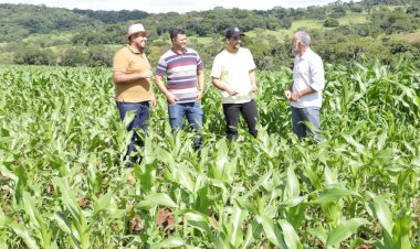 MARDEN JÚNIOR VISITA FAZENDA-ESCOLA DA UNIGOYAZES, PARCEIRA DA PREFEITURA NO PROGRAMA 