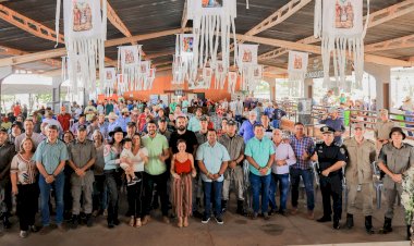 PREFEITO MARDEN JÚNIOR REALIZA 1º ENCONTRO DE CARREIROS E CAVALEIROS DE TRINDADE