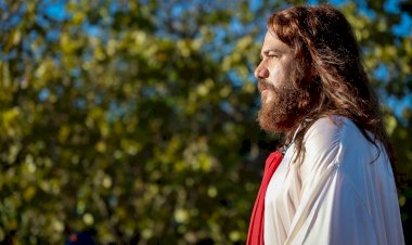 PREFEITURA DE TRINDADE APOIA GRUPO DESENCANTO DE TEATRO NA ENCENAÇÃO DA PAIXÃO DE CRISTO NA GO-060