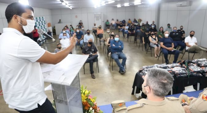 PREFEITURA FAZ DOAÇÃO DE MOCHILAS DE HIDRATAÇÃO PARA 15º BATALHÃO DO CORPO DE BOMBEIROS