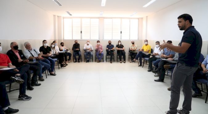 MARDEN JÚNIOR CONHECE SISTEMA DE GESTÃO QUE DARÁ ACESSO VIRTUAL A SERVIÇOS E DADOS DA ADMINISTRAÇÃO DE TRINDADE