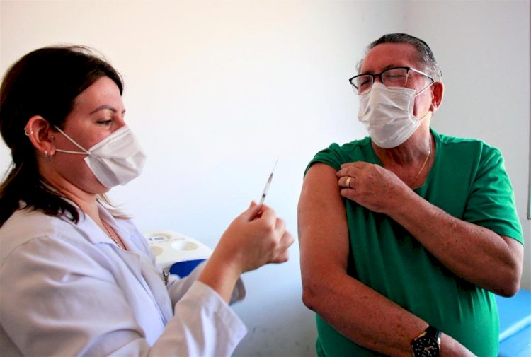 PREFEITURA DE TRINDADE INICIA APLICAÇÃO DA DOSE DE REFORÇO CONTRA COVID-19 PARA MORADORES COM IDADE A PARTIR DE 70 ANOS
