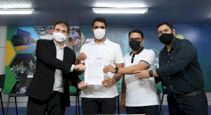 MARDEN JÚNIOR RENOVA CONVÊNIO COM SEBRAE E ANUNCIA CASA DA COSTURA, EM 2022