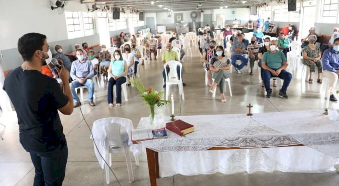 MARDEN JÚNIOR PARTICIPA DE MISSA EM HOMENAGEM AOS MORADORES DO VILA VIDA