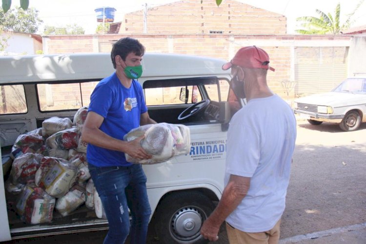 GRABIELA ALVES PROMOVE ENTREGA DE CESTAS BÁSICAS PARA MORADORES CADASTRADOS NO CRAS LAGUNA PARK