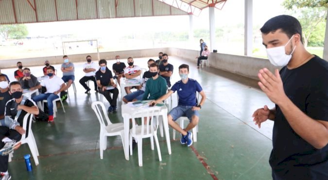 MARDEN JÚNIOR PARTICIPA DE ABERTURA DA PRIMEIRA ESCOLA DE FORMAÇÃO EM ESPORTE E MOVIMENTO, NA MODALIDADE FUTSAL, EM TRINDADE