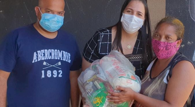 GABRIELA ALVES PROMOVE ENTREGA DE ALIMENTOS NOS SETORES PALMARES E SÃO BERNARDO