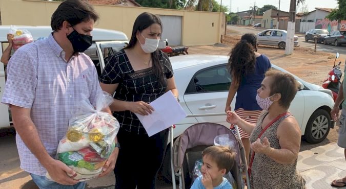 GABRIELA ALVES ENTREGA CESTAS DE ALIMENTOS PARA MORADORES EM VULNERABILIDADE ALIMENTAR DA VILA PERPÉTUO E REGIÃO