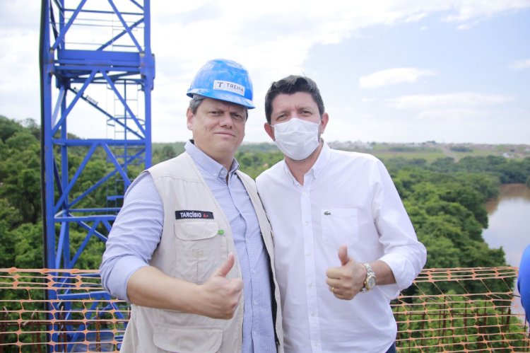 Tarcísio de Freitas reafirma ao deputado Glaustin da Fokus compromisso de recuperar 10 km da BR-158 dentro de Jataí