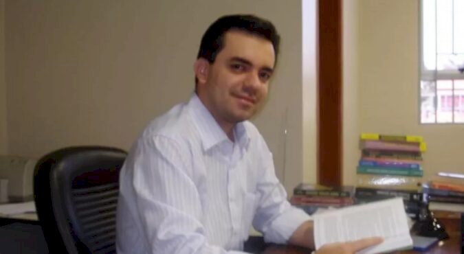 MARDEN JÚNIOR DECRETA LUTO OFICIAL DE TRÊS DIAS PELA MORTE DO TRINDADENSE LUIZ FERNANDO ALVES CHAVES, CARTORÁRIO EM RUBIATABA