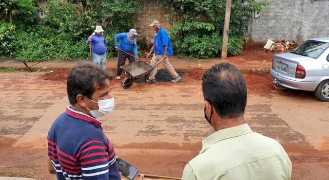 PREFEITURA FECHA 2021 COM OPERAÇÃO DE LIMPEZA, ROÇAGEM, TAPA-BURACO E REFORÇO NA ILUMINAÇÃO NO PONTAKAYANA, NA REGIÃO LESTE DE TRINDADE