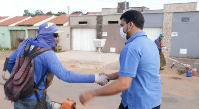 PREFEITO MARDEN JÚNIOR VISTORIA FRENTES DE SERVIÇOS EM VÁRIOS SETORES DE TRINDADE