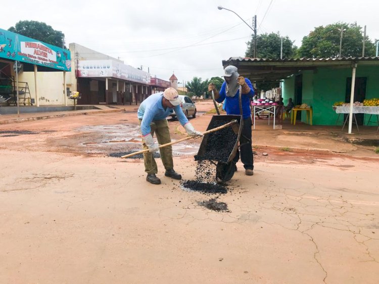 SEGUINDO DETERMINAÇÕES DO PREFEITO MARDEN JÚNIOR, EQUIPES DA PREFEITURA DE TRINDADE INICIAM SEMANA COM FRENTES DE SERVIÇOS DE TAPA-BURACOS EM SETORES DA CIDADE