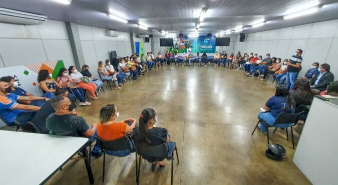 SECRETÁRIO DE SAÚDE, ROGÉRIO TAVEIRA ACOLHE NOVOS ESTAGIÁRIOS E APRESENTA PROTOCOLO ENVOLVENDO SIGILO E ÉTICA