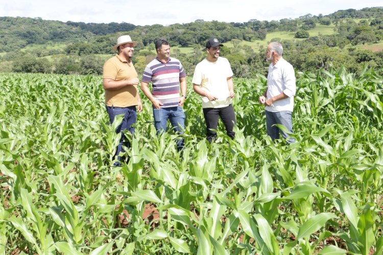 MARDEN JÚNIOR VISITA FAZENDA-ESCOLA DA UNIGOYAZES, PARCEIRA DA PREFEITURA NO PROGRAMA 