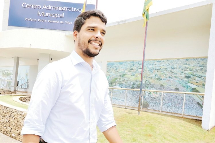 MARDEN JÚNIOR LANÇA, NO PRÓXIMO DOMINGO, PROGRAMA PREFEITURA TRABALHANDO PARA VOCÊ NOS 122 BAIRROS DO MUNICÍPIO COM SERVIÇOS DE TAPA-BURACOS, REPOSIÇÃO DE LÂMPADAS QUEIMADAS, ENTRE OUTROS