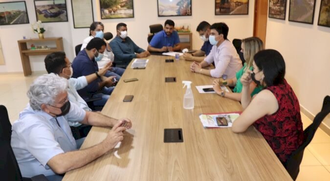 PREFEITO MARDEN JÚNIOR PARTICIPA DE REUNIÃO DO GABINETE DE OPERAÇÕES DE EMERGÊNCIA E TRATA SOBRE REALIZAÇÃO DA TRADICIONAL ROMARIA EM LOUVOR AO DIVINO PAI ETERNO 2022, EM TRINDADE