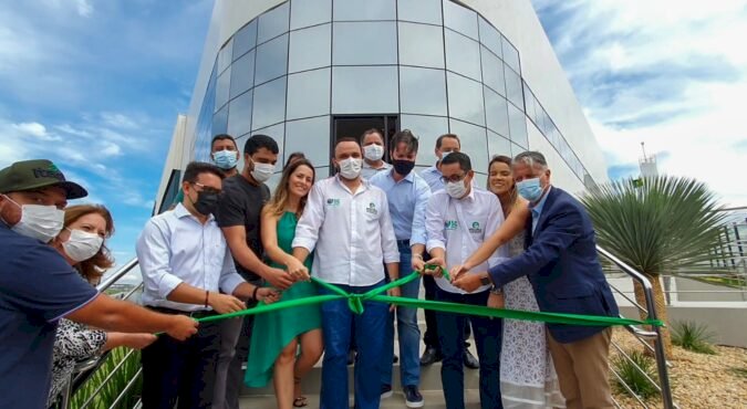 PREFEITO MARDEN JÚNIOR E SECRETÁRIO GUSTAVO QUEIRÓZ PARTICIPAM DA INAGURAÇÃO DA 5G ENERGIA SOLAR, NO POLO INDUSTRIAL MARIA MONTEIRO. PREVISÃO DA NOVA EMPRESA É GERAR 100 EMPREGOS DIRETOS E FATURAR R$ 80 MILHÕES EM TRINDADE