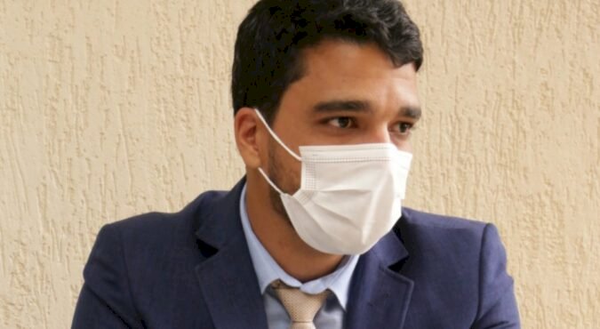 PREFEITO MARDEN JÚNIOR ASSINA DECRETO MUNICIPAL QUE TORNA OPCIONAL O USO DE MÁSCARAS FACIAIS EM LOCAIS ABERTOS DE TRINDADE