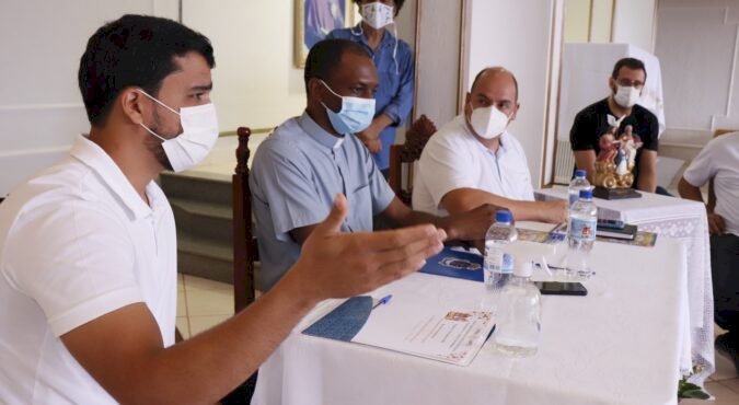 PREFEITO MARDEN JÚNIOR PARTICIPA DE COLETIVA DE IMPRENSA NO SANTUÁRIO BASÍLICA E DEFENDE QUE FORMATO PRESENCIAL OU VIRTUAL DA ROMARIA DO DIVINO PAI ETERNO SEJA DEFINIDO APÓS CENÁRIO EPIDEMIOLÓGICO DA PANDEMIA DA COVID-19