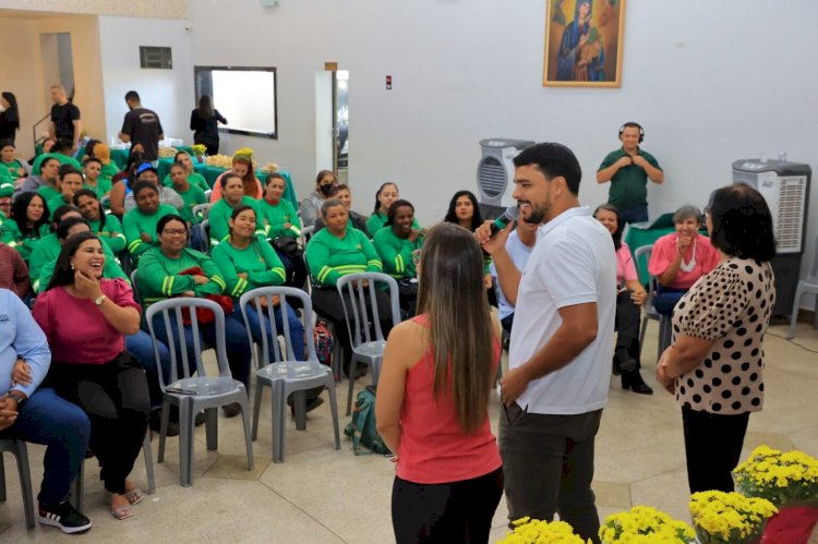 MARDEN JÚNIOR FAZ HOMENAGEM ÀS MÃES QUE TRABALHAM NAS FRENTES DE SERVIÇOS DE TRINDADE