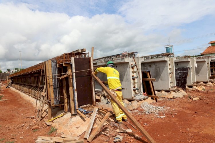 AVANÇAM OBRAS DO VIADUTO NA RODOVIA GO-060, PRÓXIMO AO PORTAL DA FÉ, EM TRINDADE