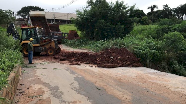 PREFEITURA DE TRINDADE REALIZA AÇÕES EM DIFERENTES PONTOS DO MUNICÍPIO AFETADOS POR FORTE CHUVA