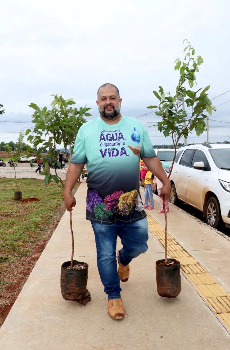 PREFEITURA E PROJETO AMOR EM AÇÃO SE UNEM PARA ARBORIZAR PRAÇA PRINCIPAL DO SETOR SOLANGE