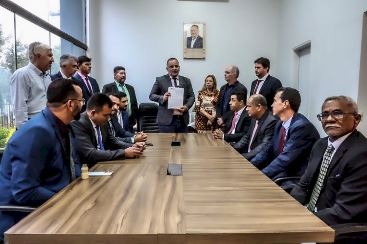 CÂMARA MUNICIPAL RECEBE NOVO PLANO DE CARREIRA PARA SERVIDORES DA PREFEITURA E ESTATUTO DO MAGISTÉRIO