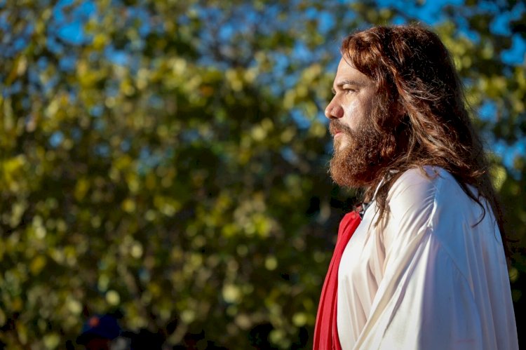 PREFEITURA DE TRINDADE APOIA GRUPO DESENCANTO DE TEATRO NA ENCENAÇÃO DA PAIXÃO DE CRISTO NA GO-060