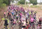 MARDEN JÚNIOR PRESTIGIA LARGADA DO SEGUNDO PASSEIO CICLÍSTICO OUTUBRO ROSA, EM TRINDADE